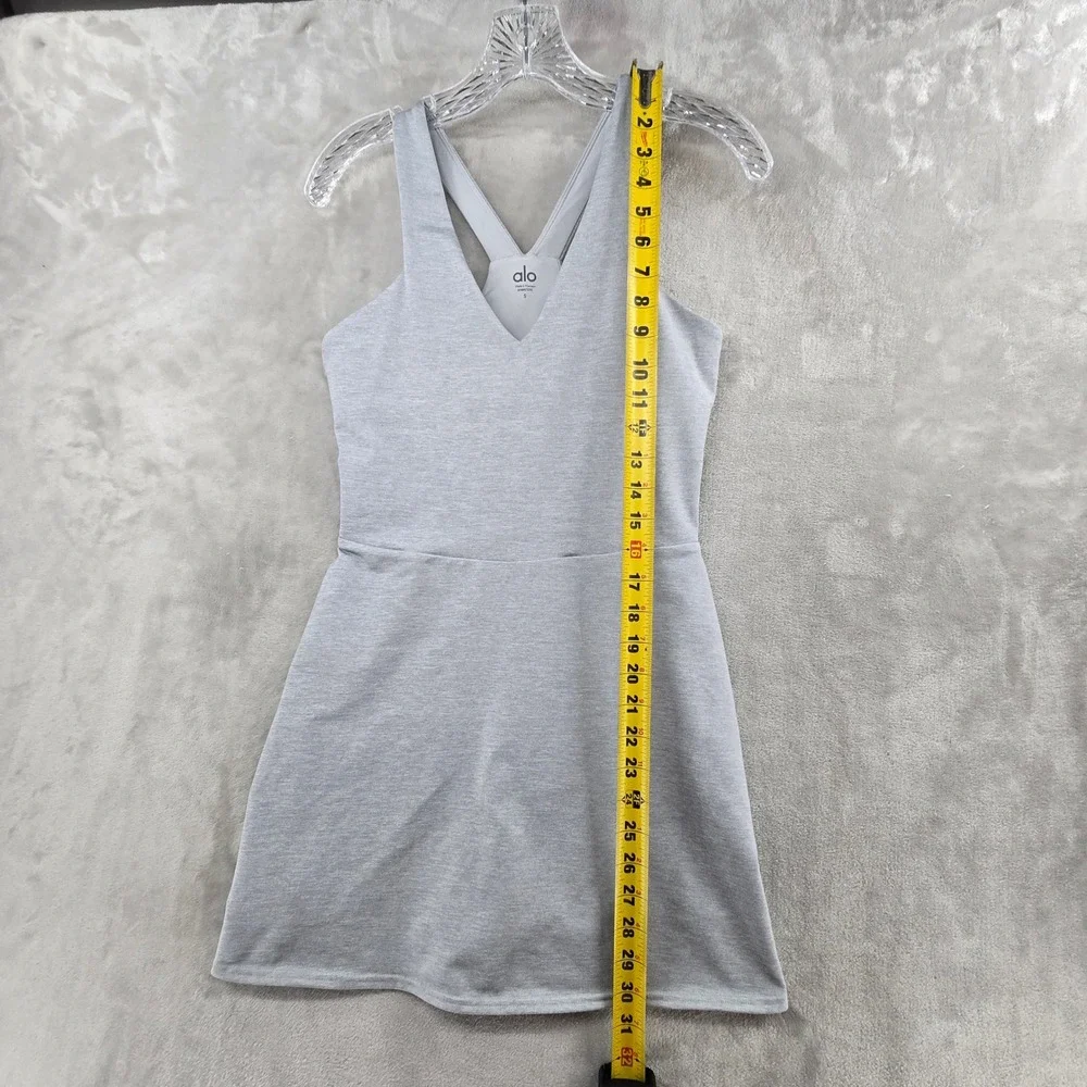 Alo Women S Airbrush Real Dress Gray Heathered V-Neck Racerback Built-in Shorts